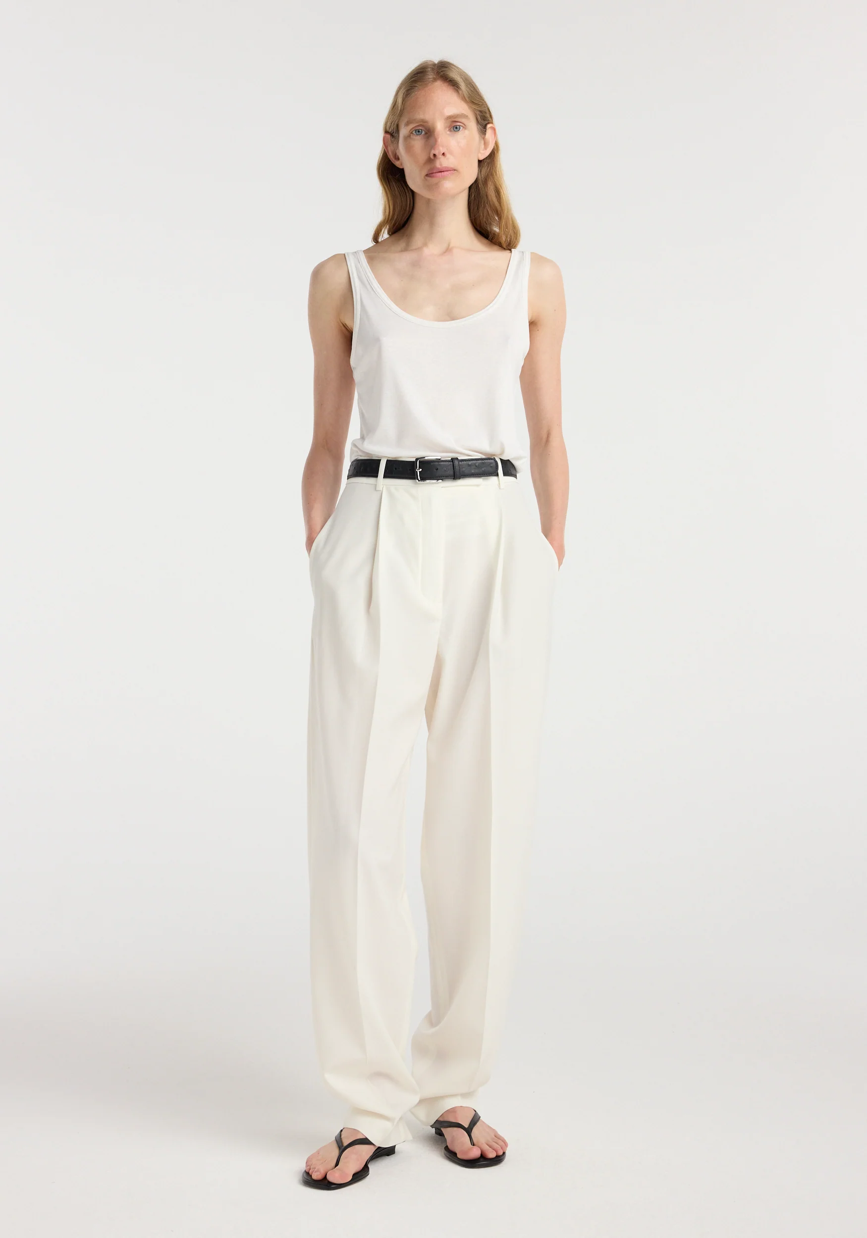 Daria - Single pleat tapered trousers | off white