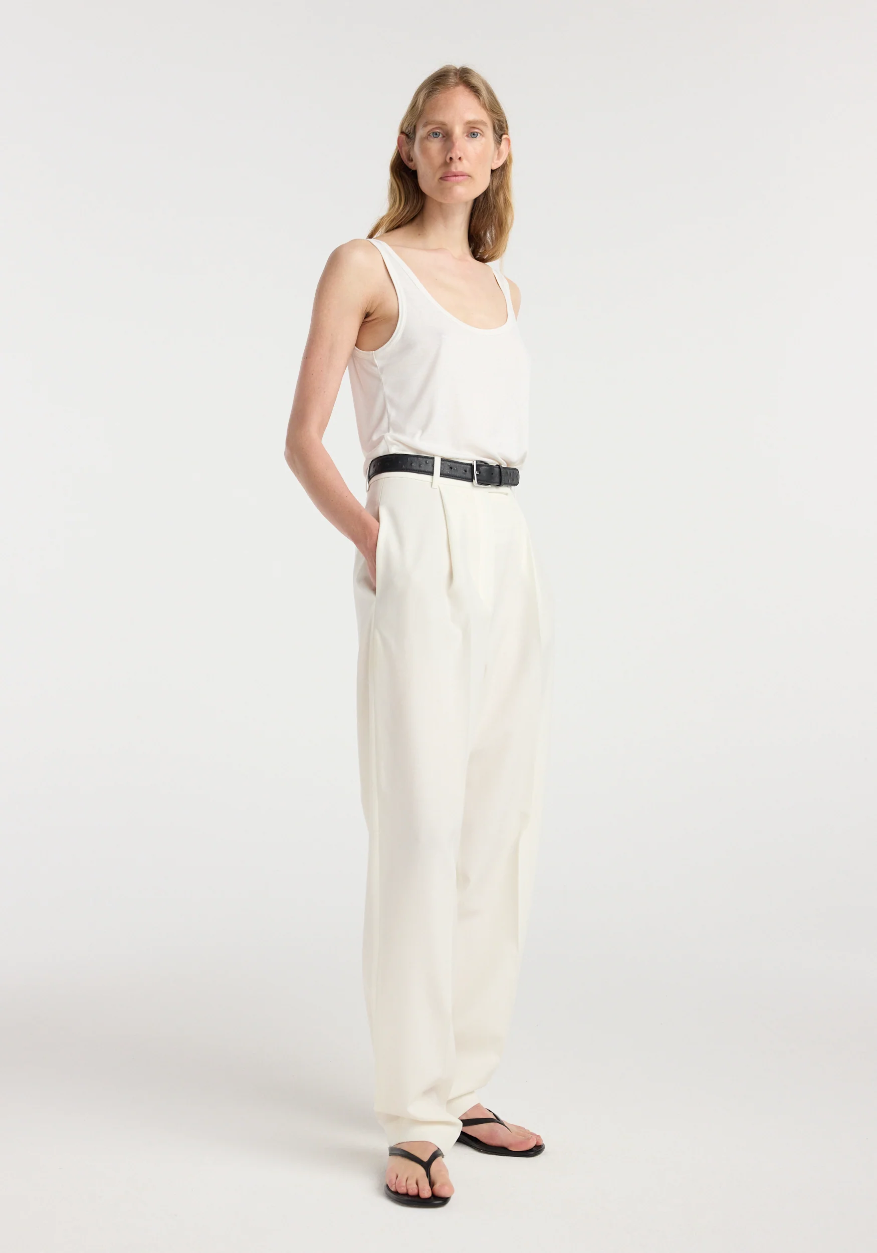 Daria - Single pleat tapered trousers | off white - Image 3