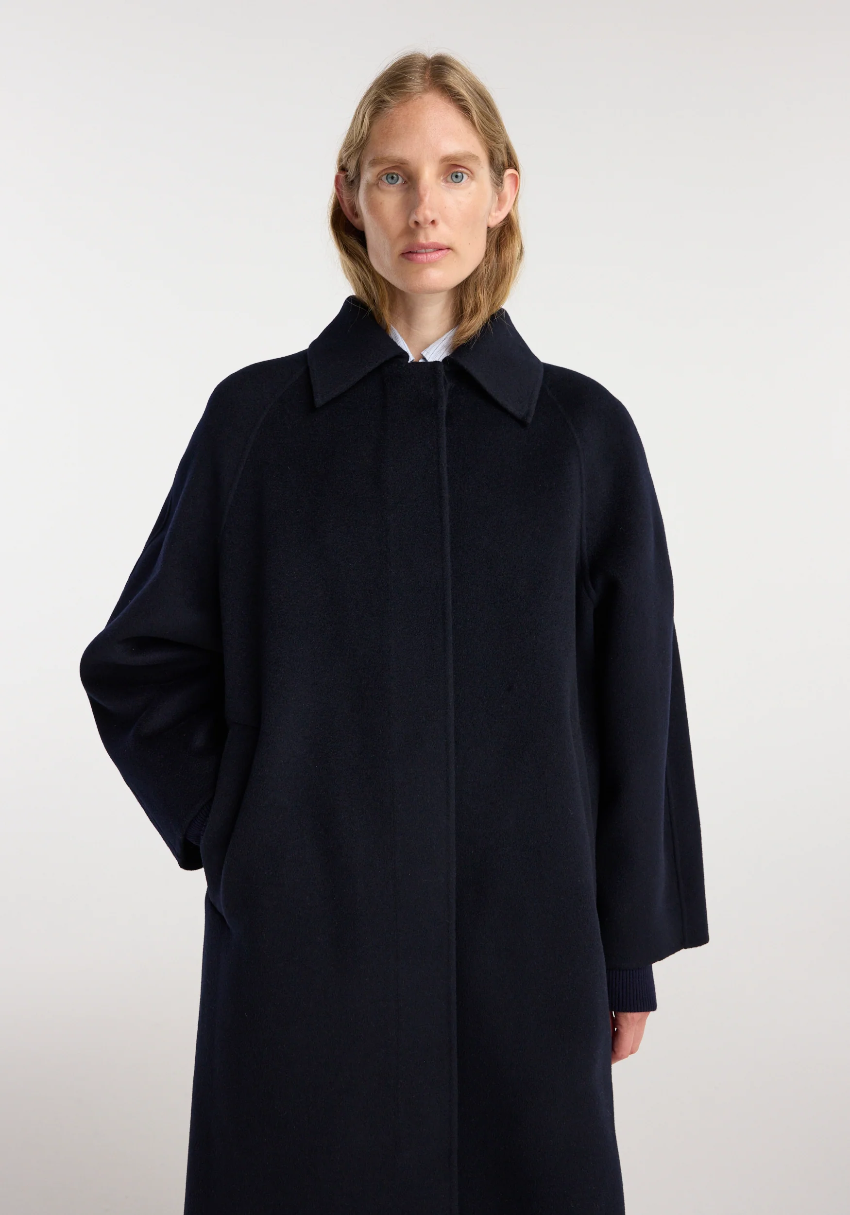 Double-faced wool padded coat | navy - Image 5