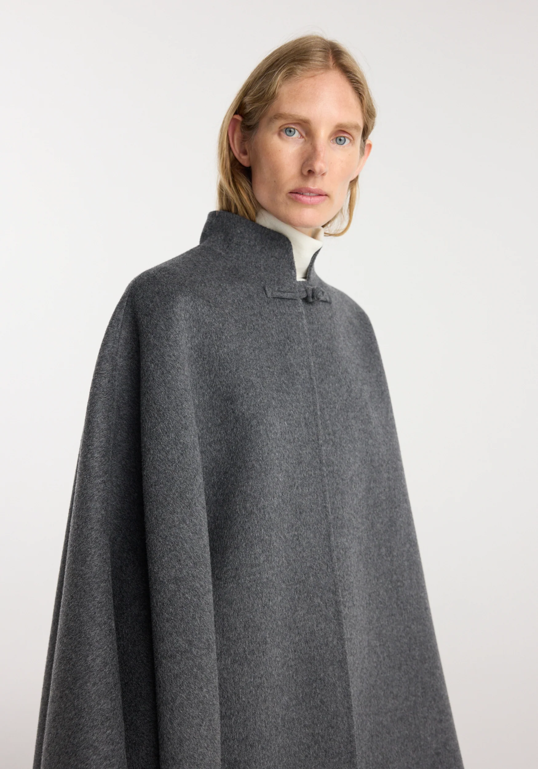 Double-faced wool pankou closure poncho | dark grey melange - Image 4