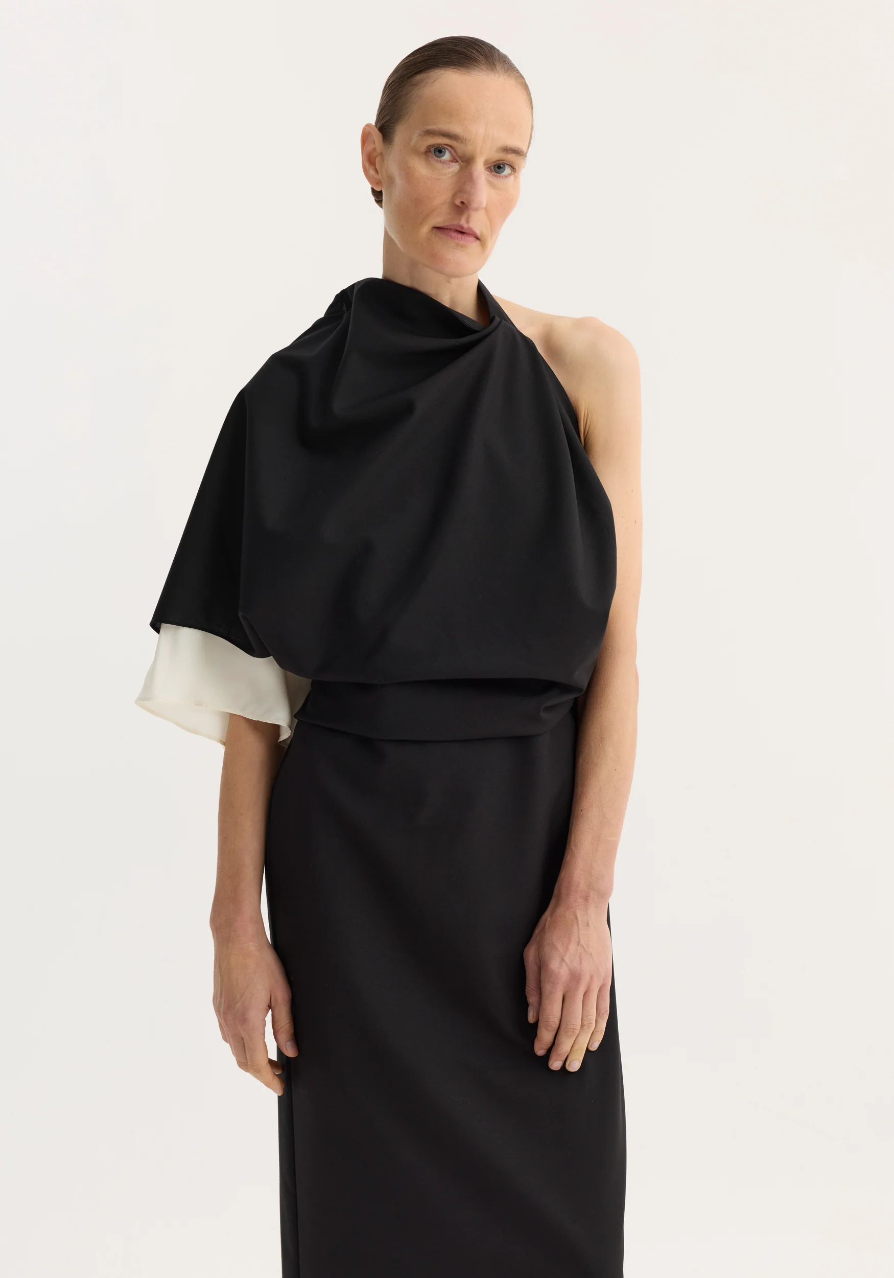 Draped open back dress | black - Image 3