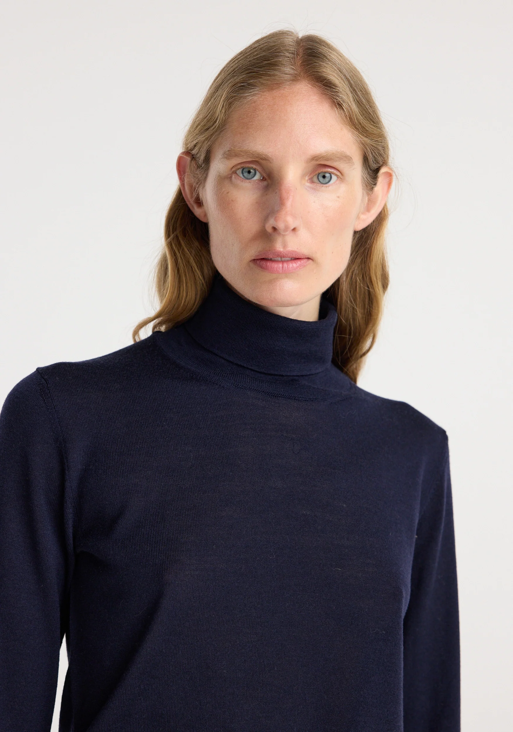 Fine-knit wool cashmere turtleneck | navy - Image 5
