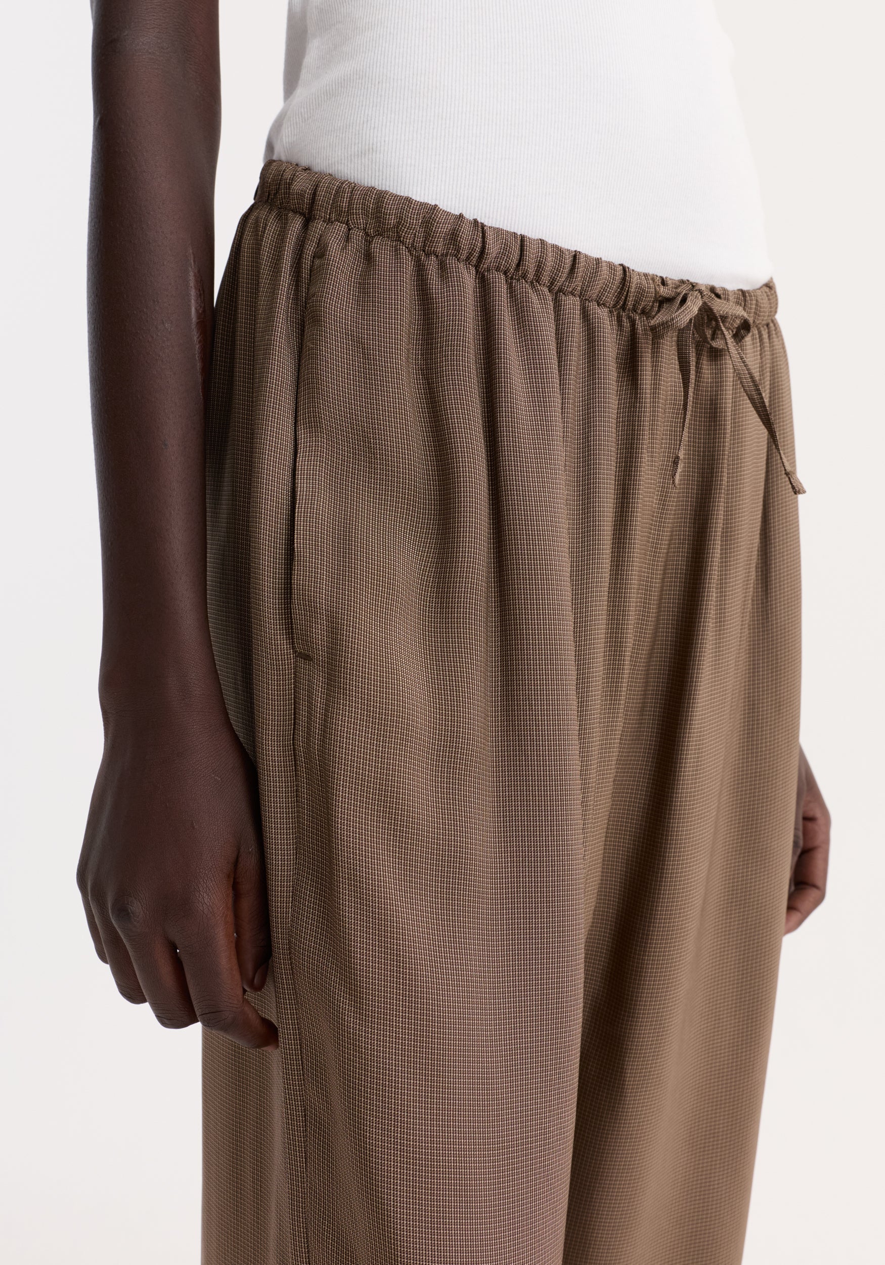 Relaxed fit trousers | brown mini check - Image 4