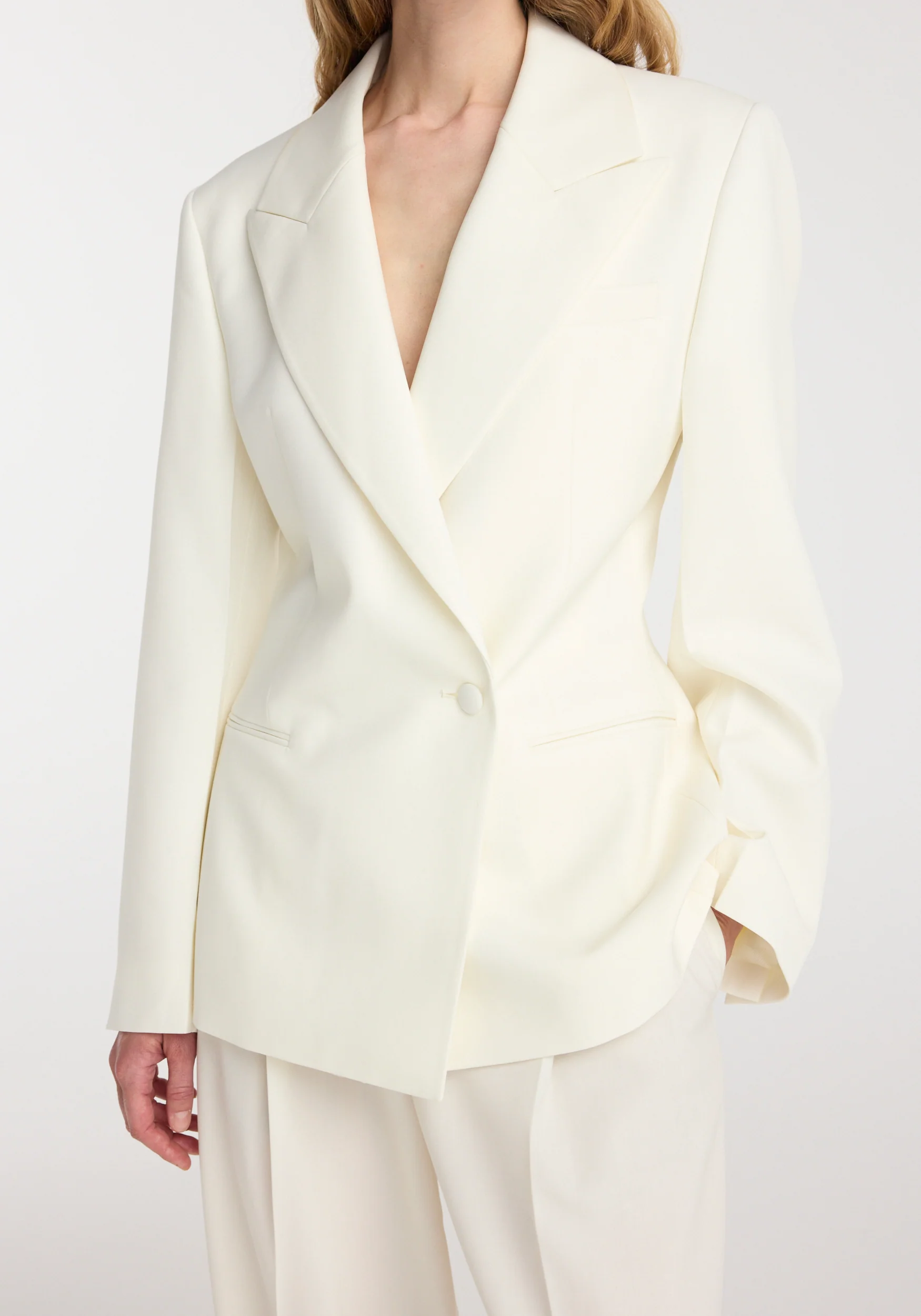 Hourglass shaped blazer | off white - Image 2