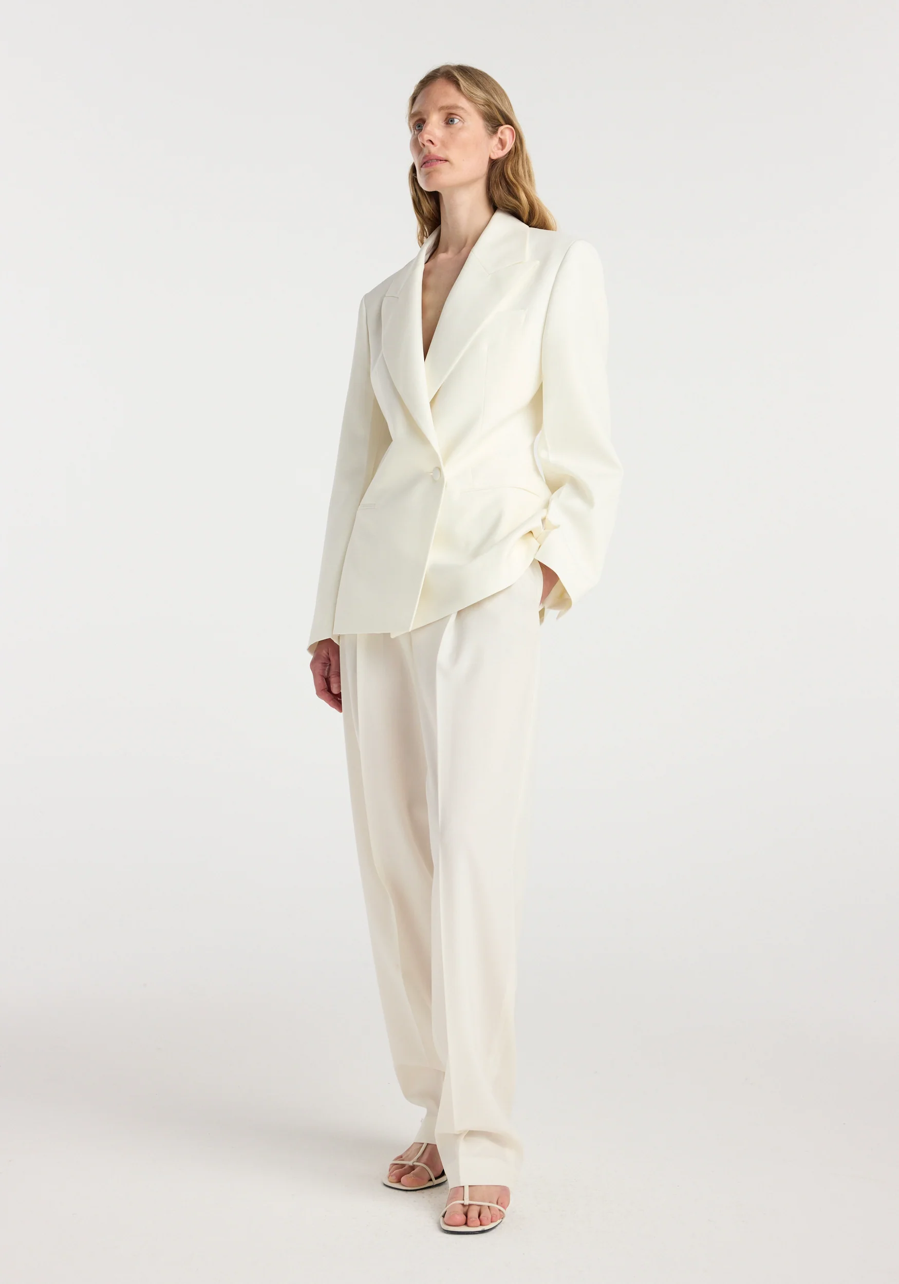 Hourglass shaped blazer | off white - Image 3