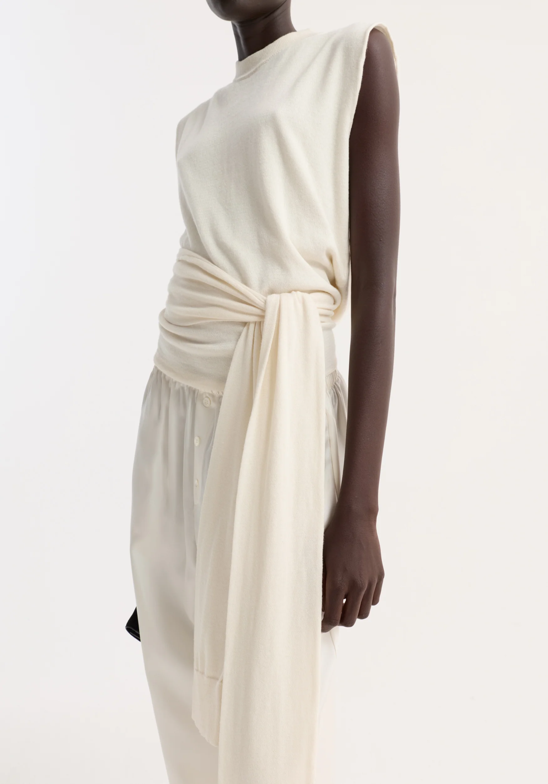 Open back knitted wrap top | off white - Image 4