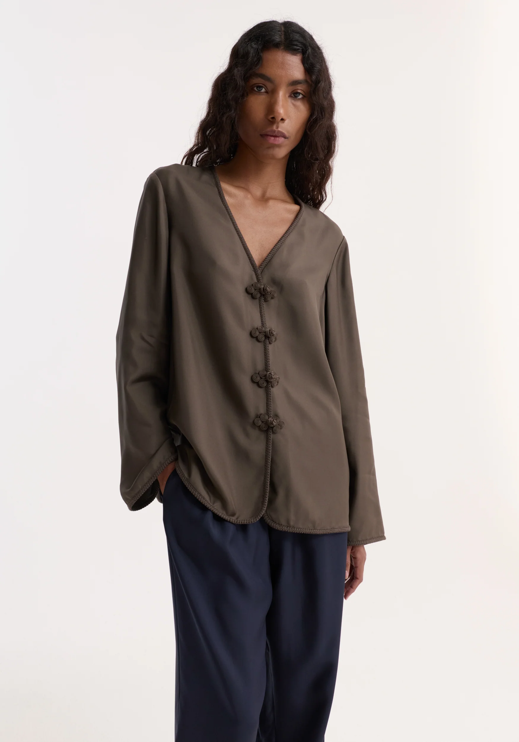 Pankou closure silk top | earth - Image 3