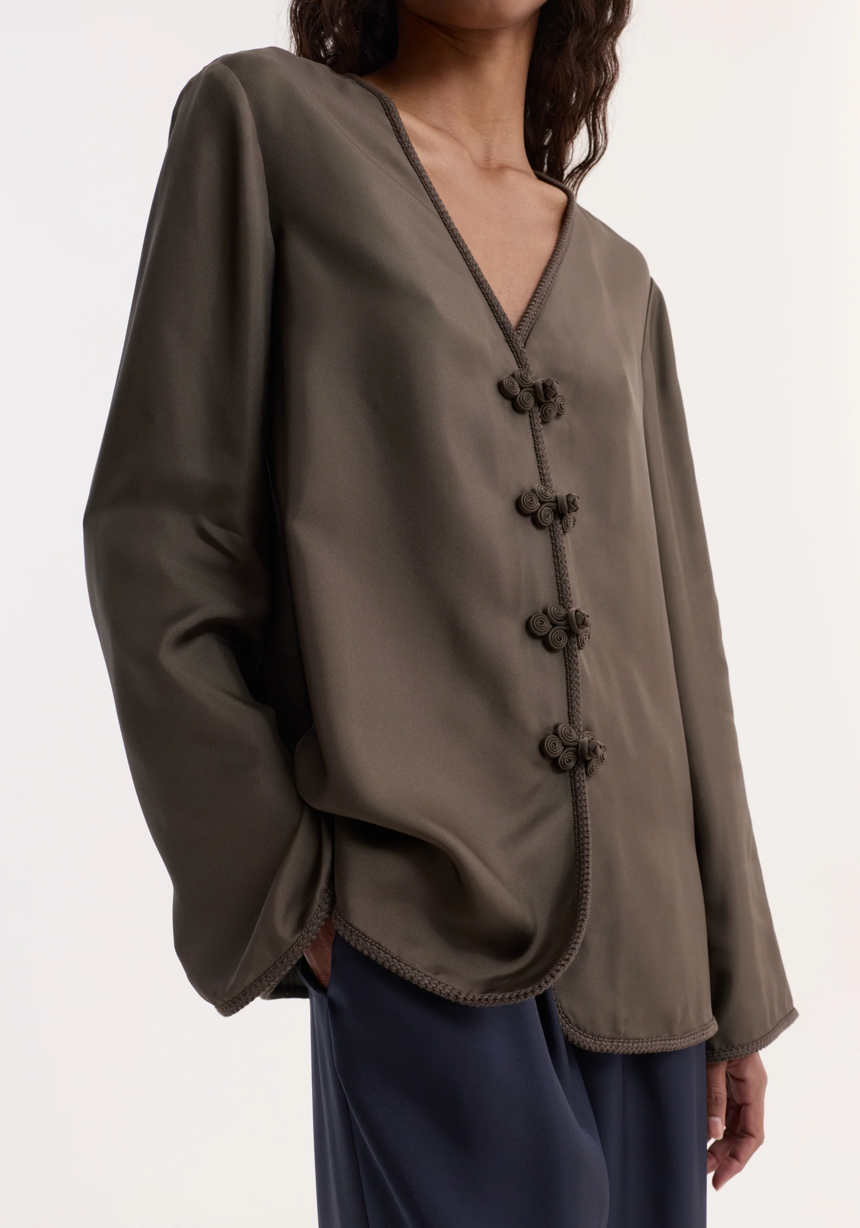 Pankou closure silk top | earth - Image 4