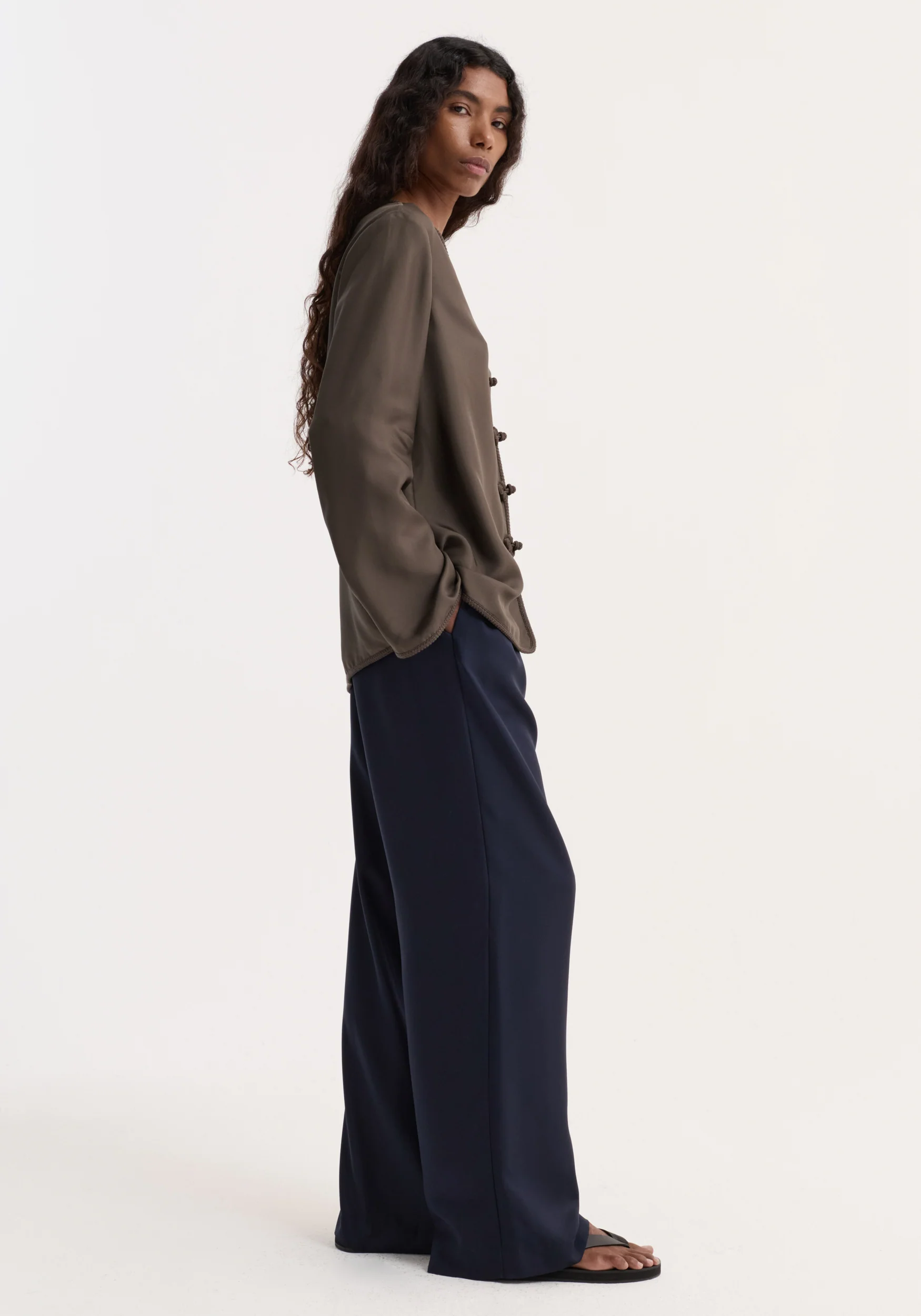Pankou closure silk top | earth - Image 6
