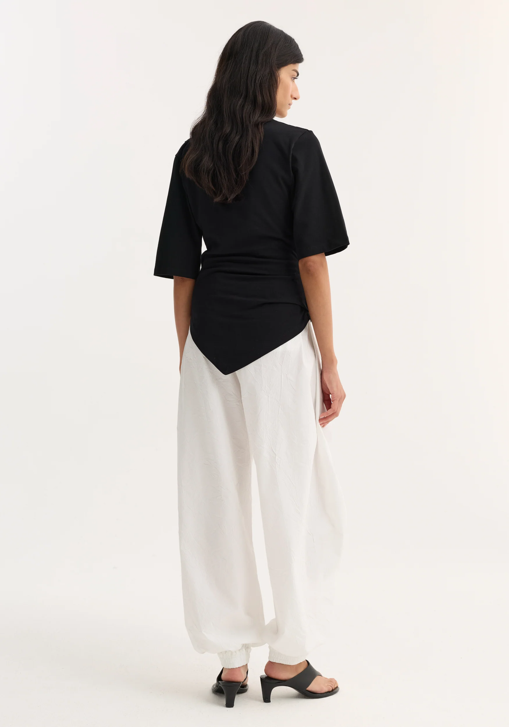 Reinvented twisted t-shirt | black - Image 4
