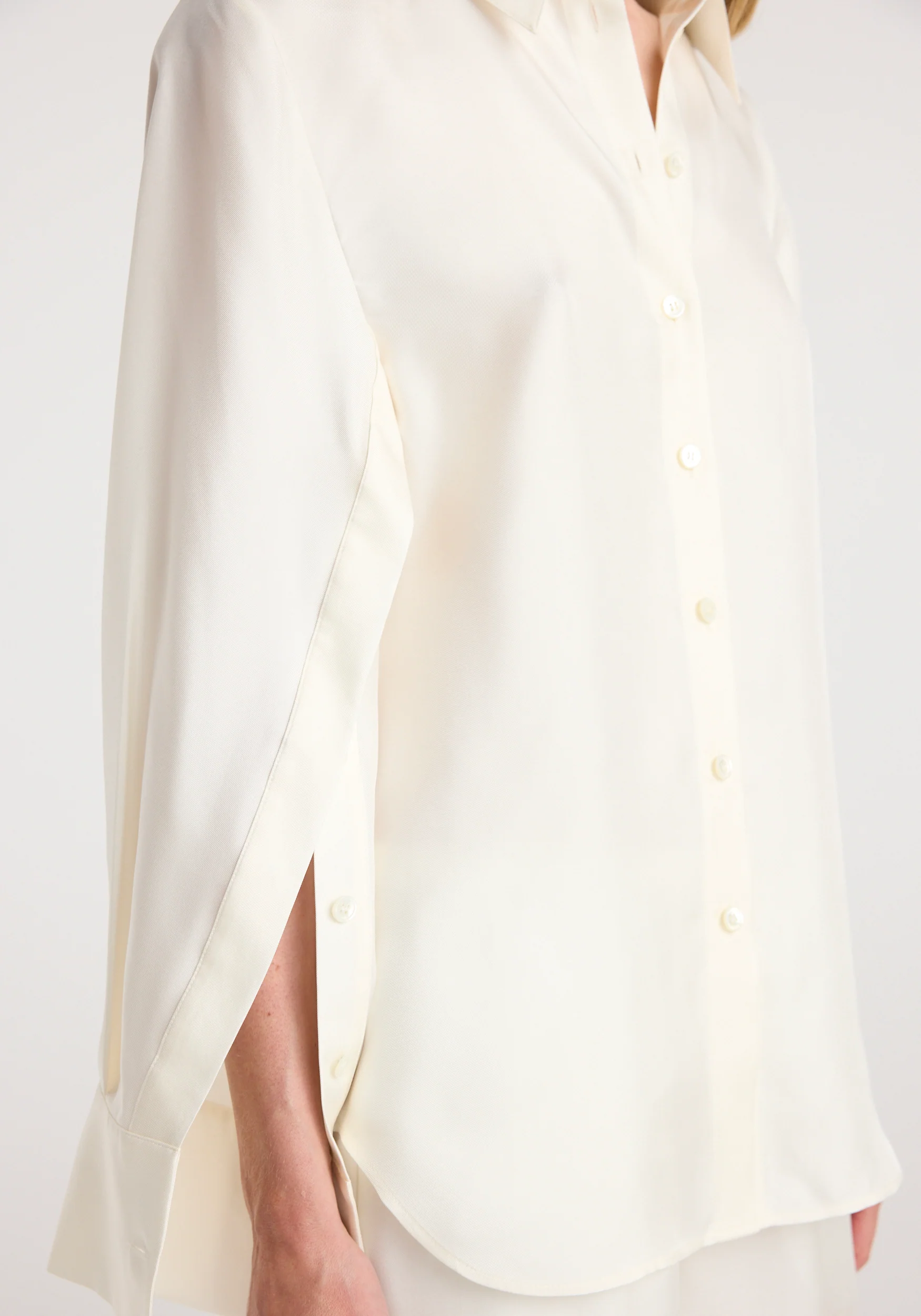 Silk open-sleeve detailed shirt | cream - Image 6