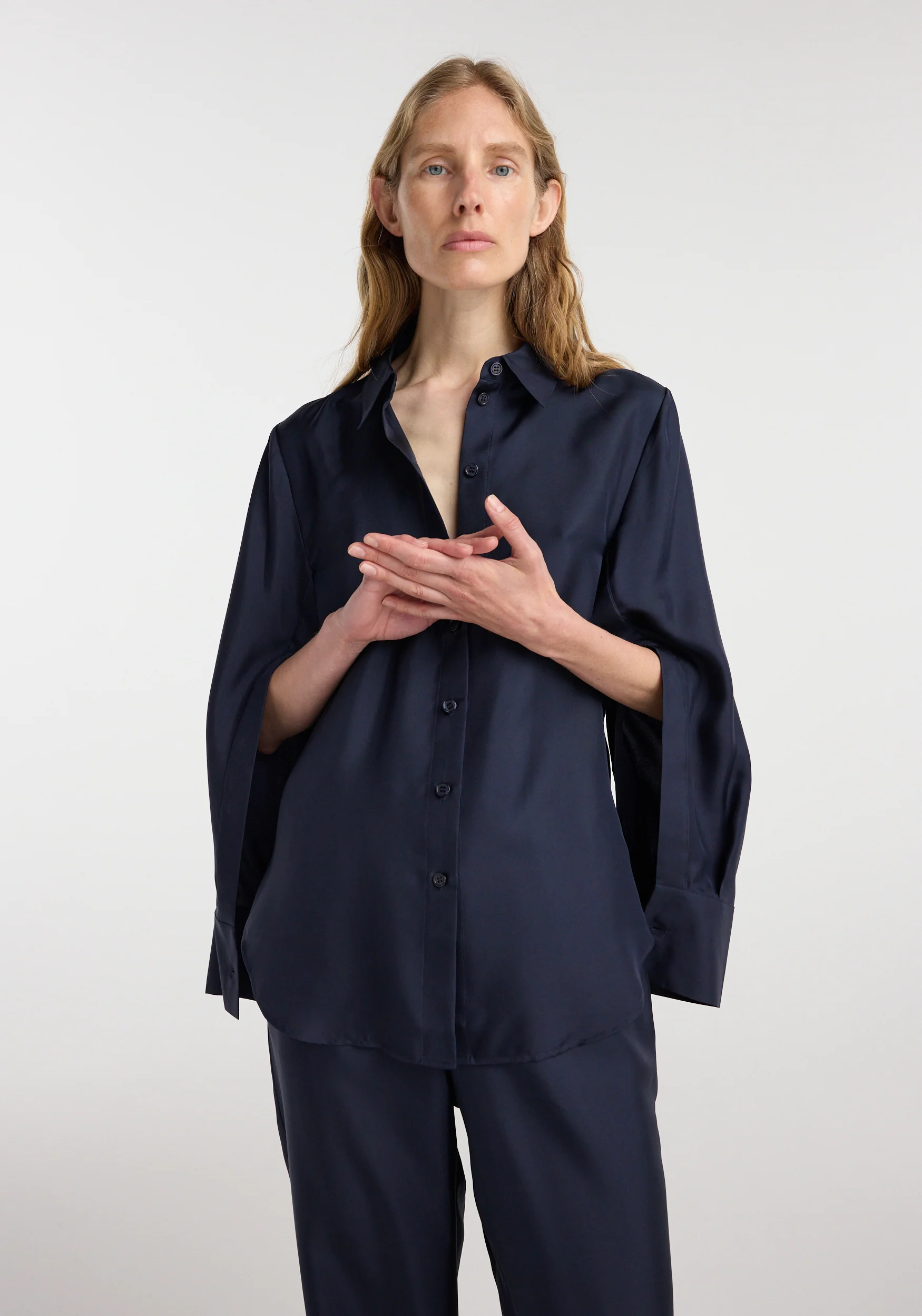 Silk open-sleeve detailed shirt | night - Image 5