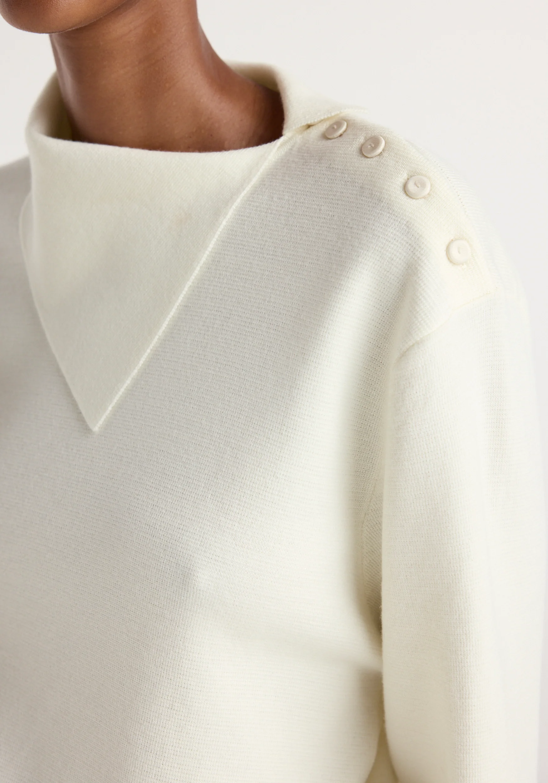 Uneven collar polo | off white - Image 5