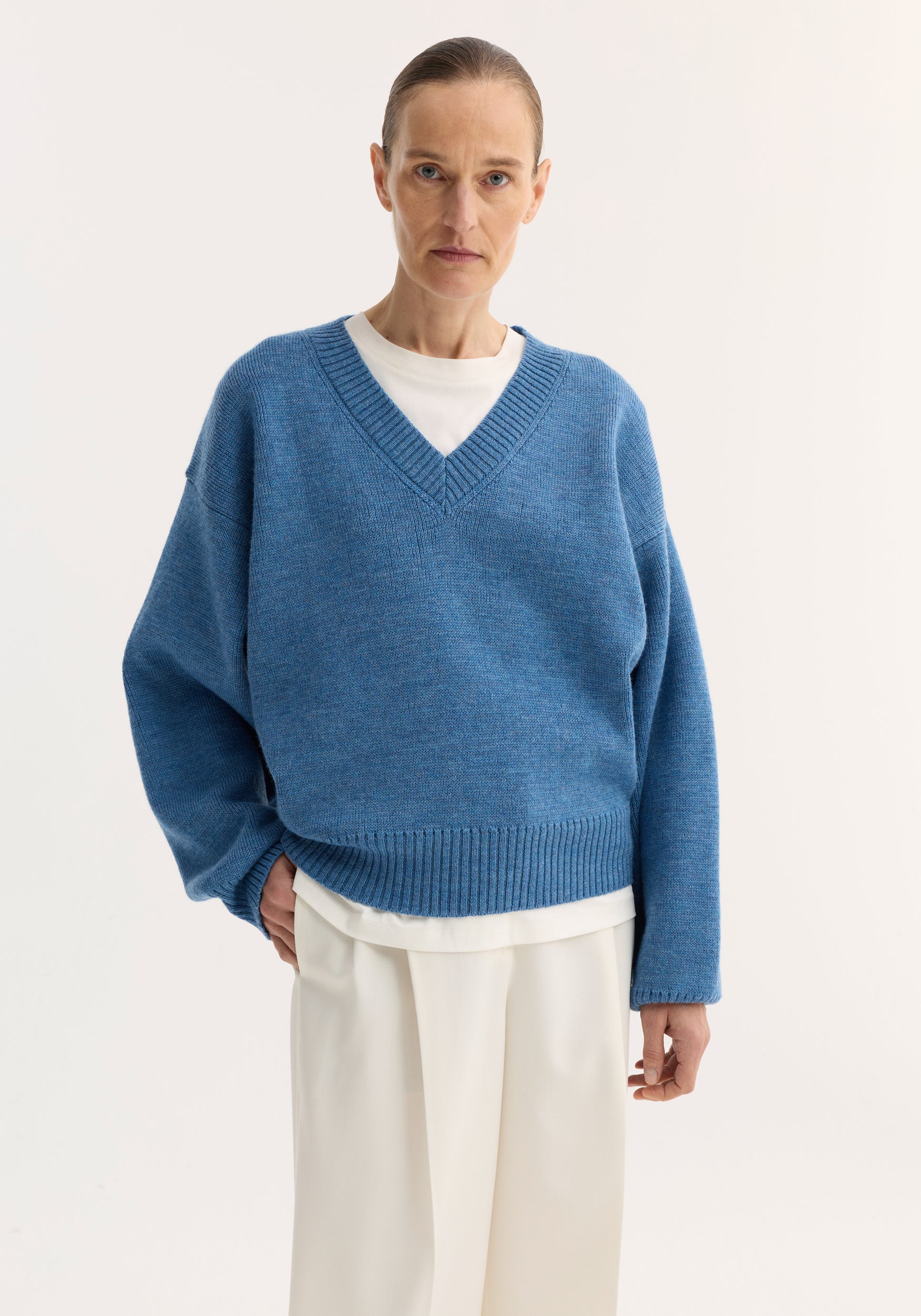 V-neck knitted jumper | denim blue melange - Image 3