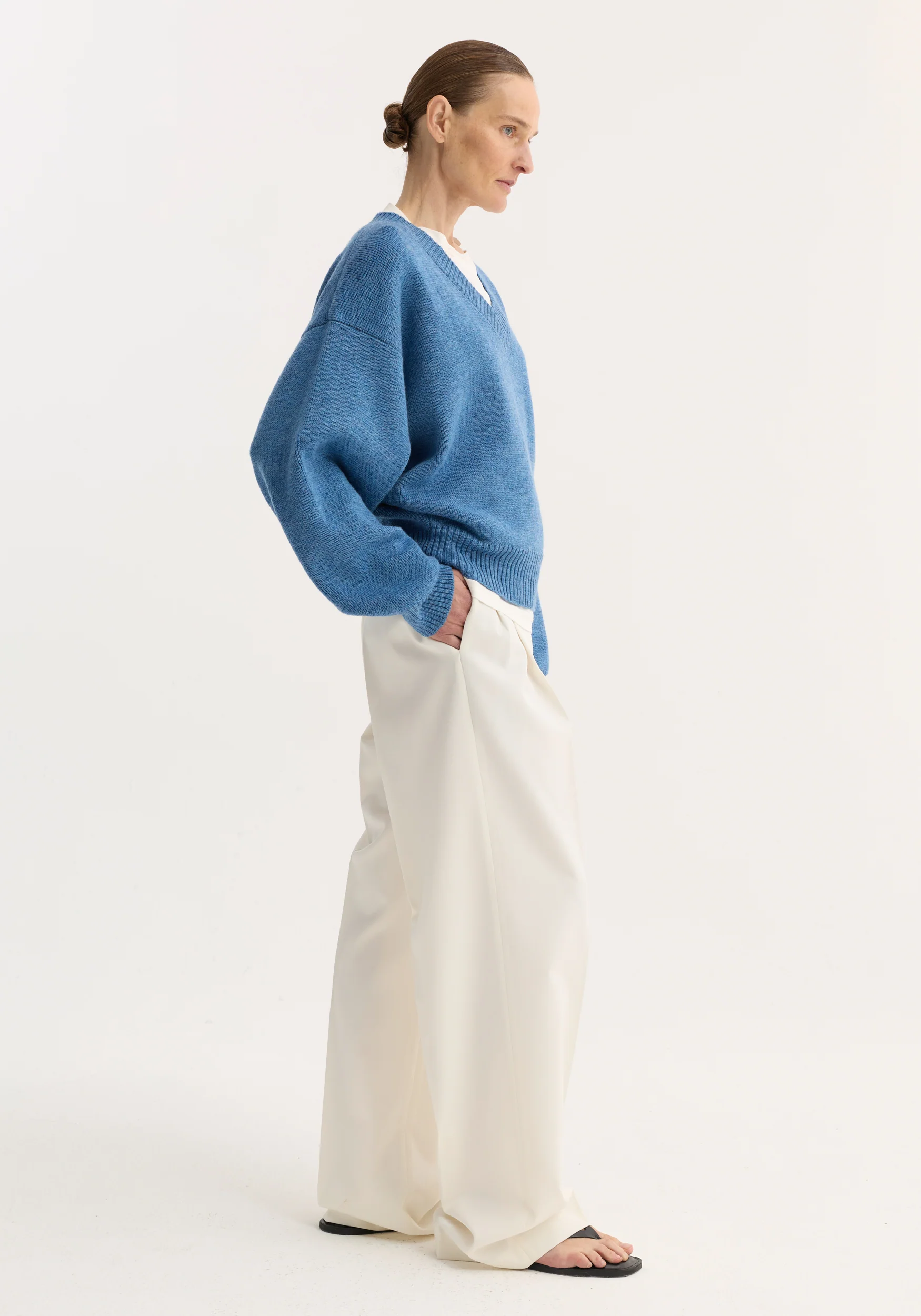 V-neck knitted jumper | denim blue melange - Image 4