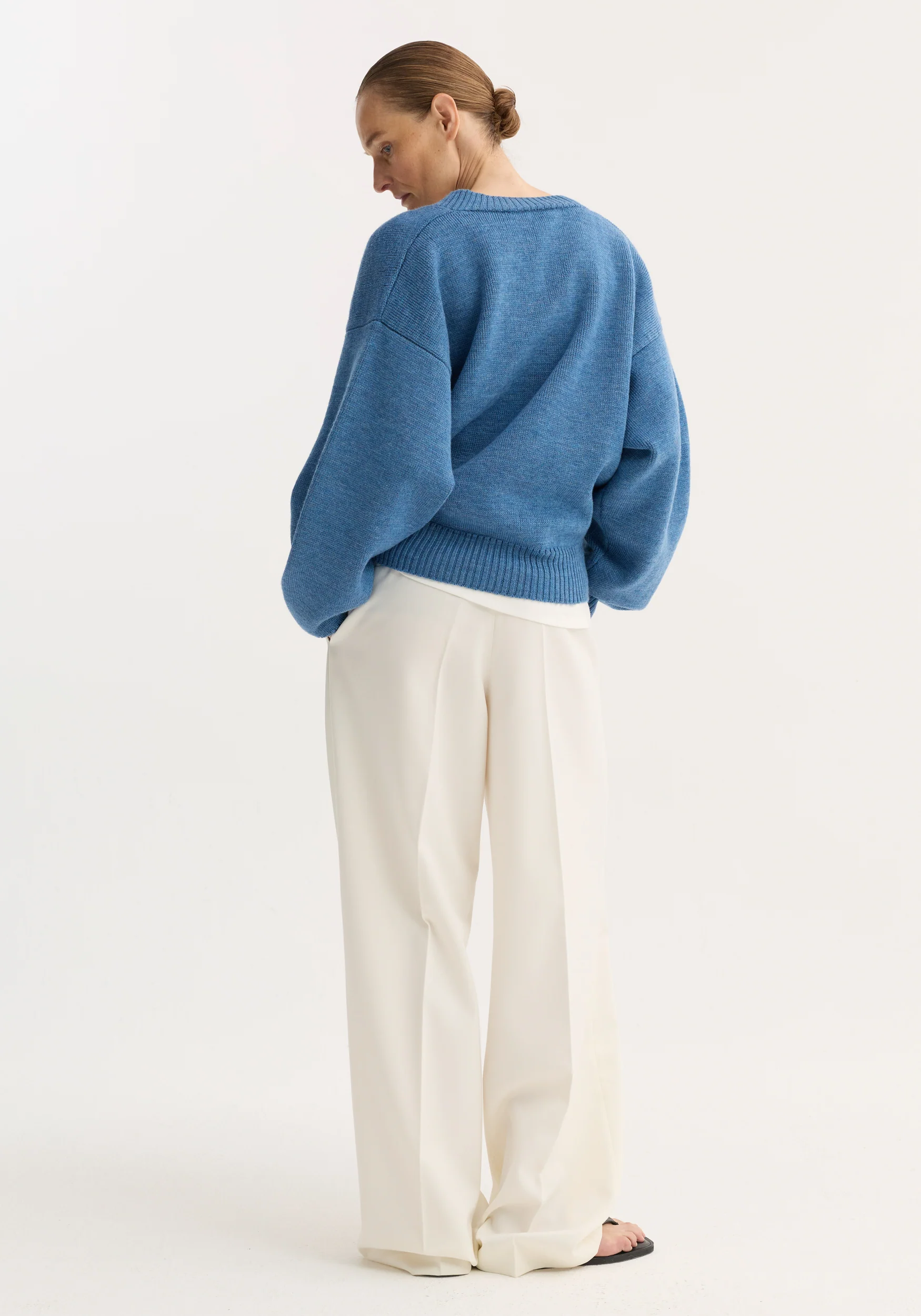 V-neck knitted jumper | denim blue melange - Image 5