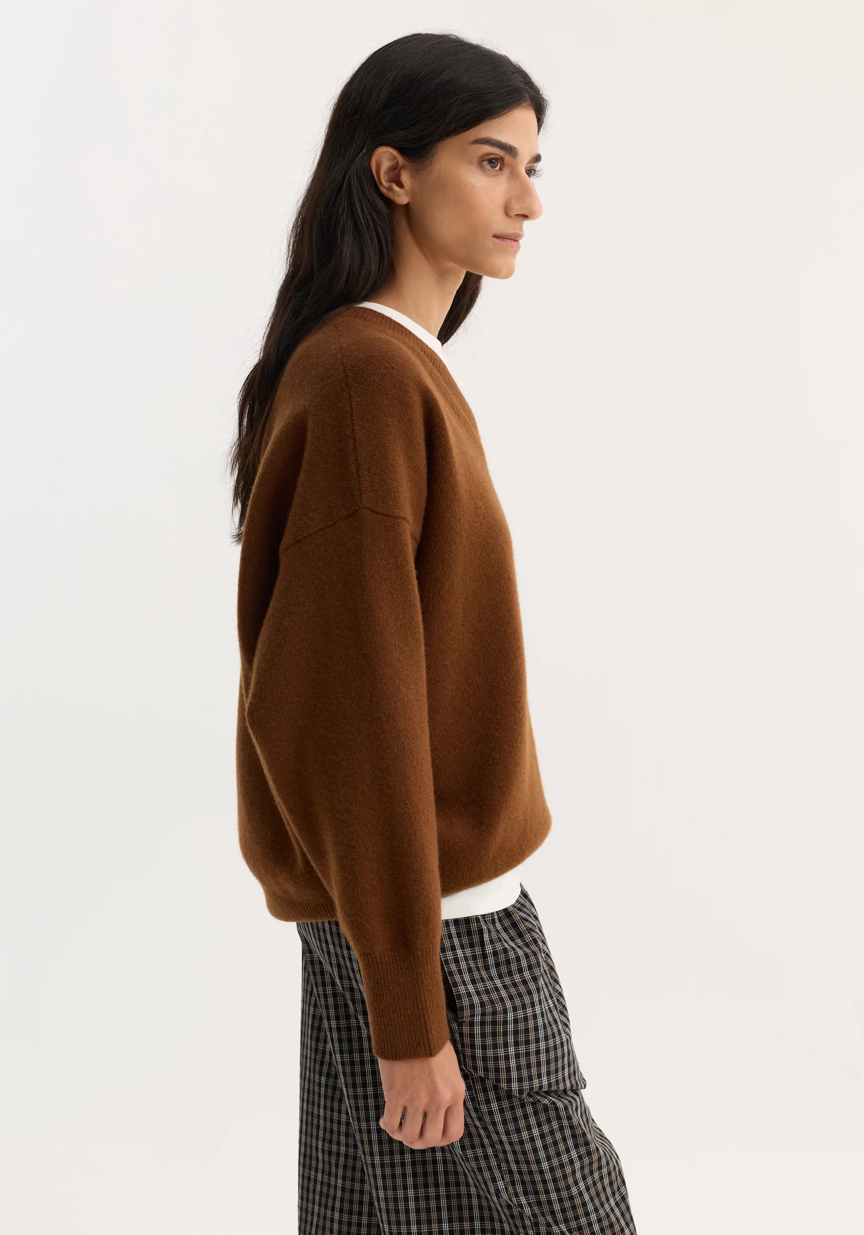 V-neck knitted jumper | rust - Image 3