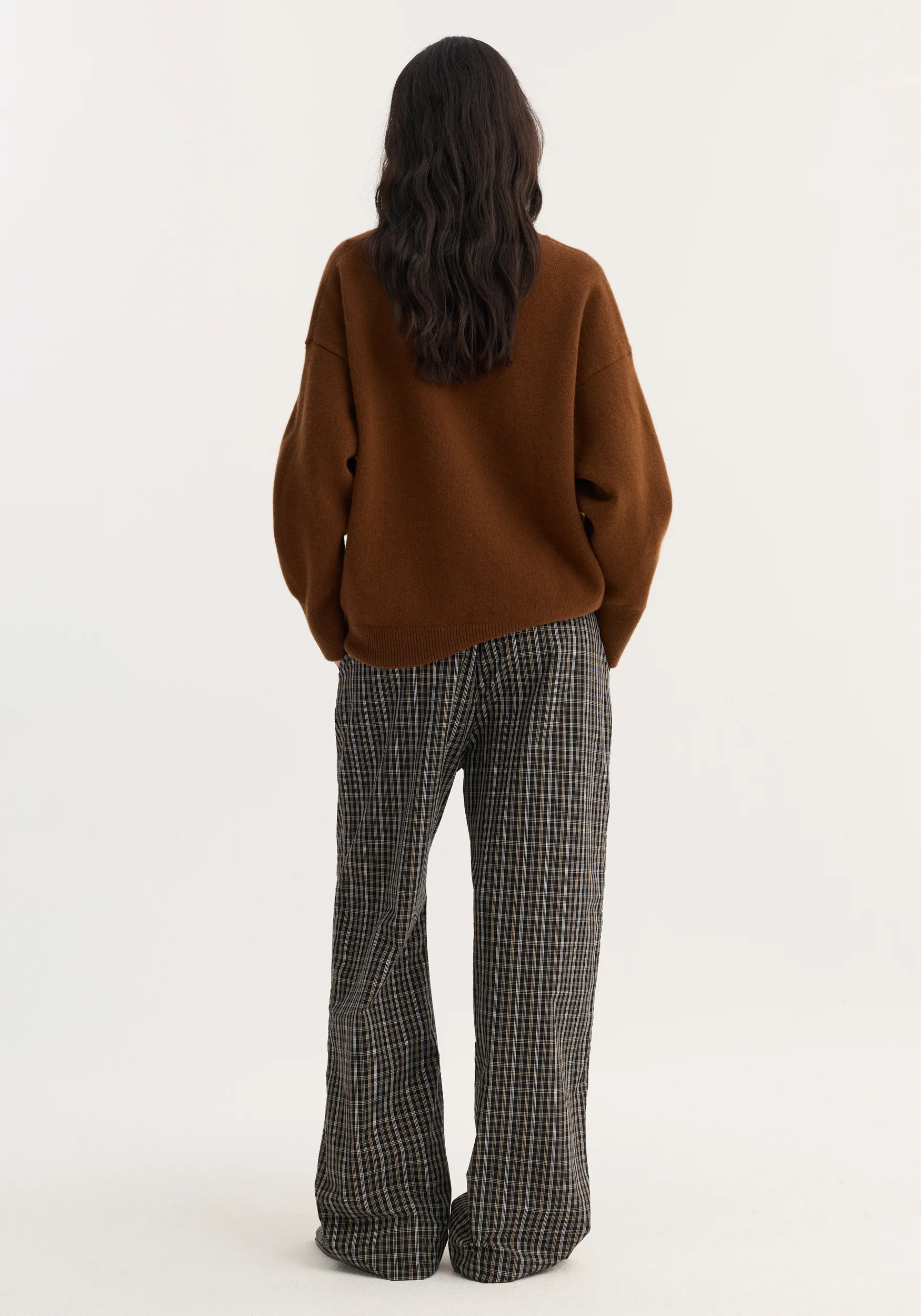 V-neck knitted jumper | rust - Image 6
